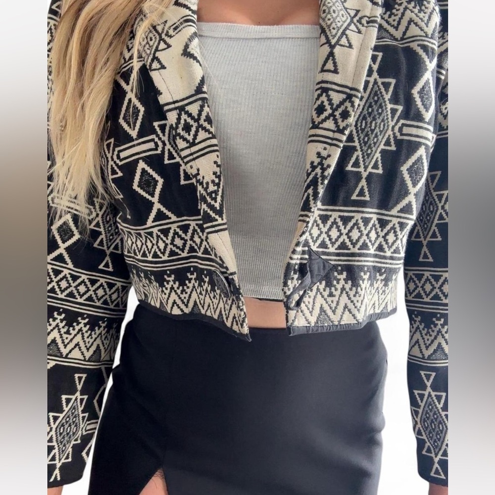 Flashback Cropped Aztec Jacket Size Medium - image 2